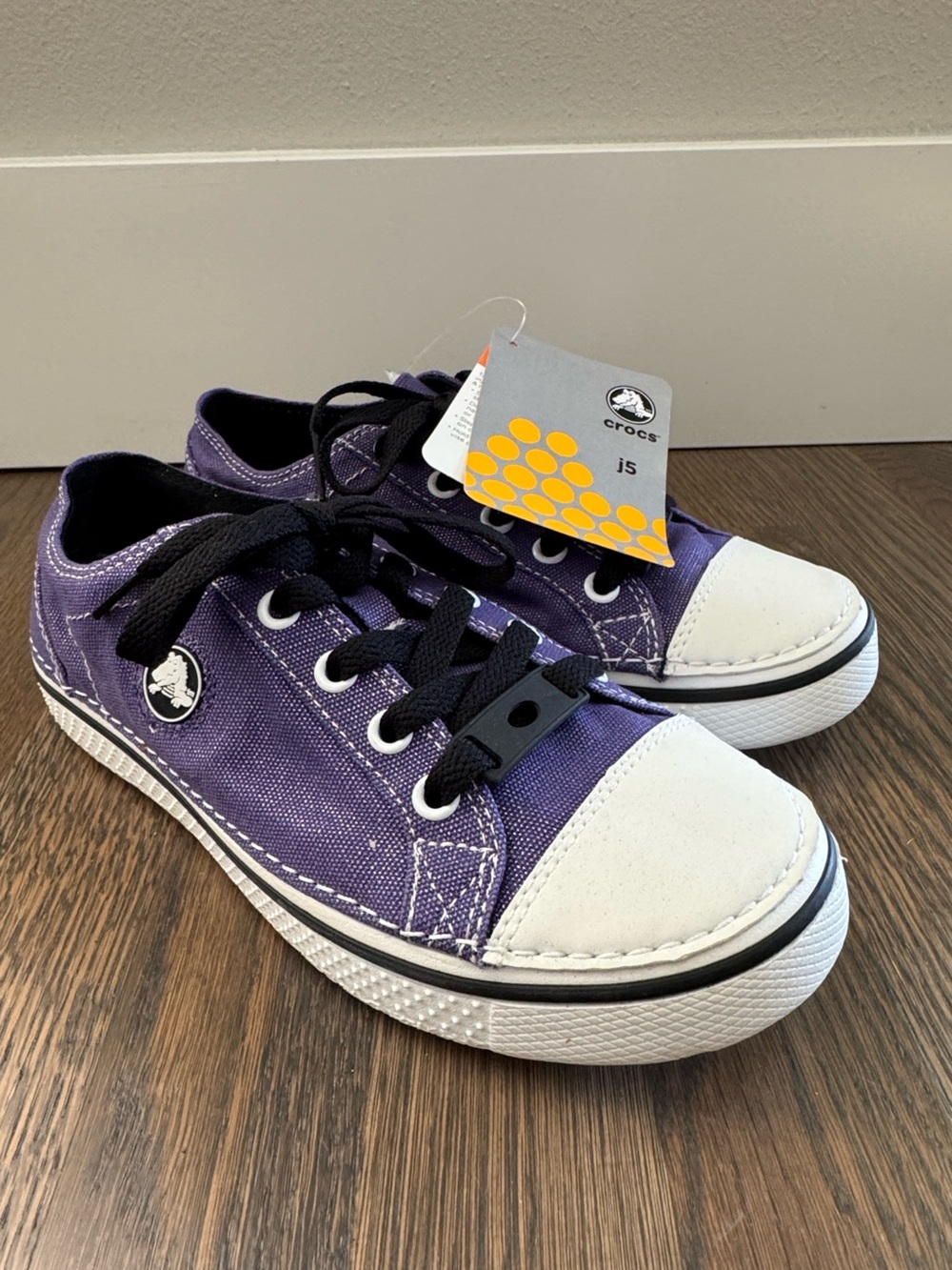 CROCS Hover Sneakers metallic purple Lace Up Low Tops Size girls J5 new